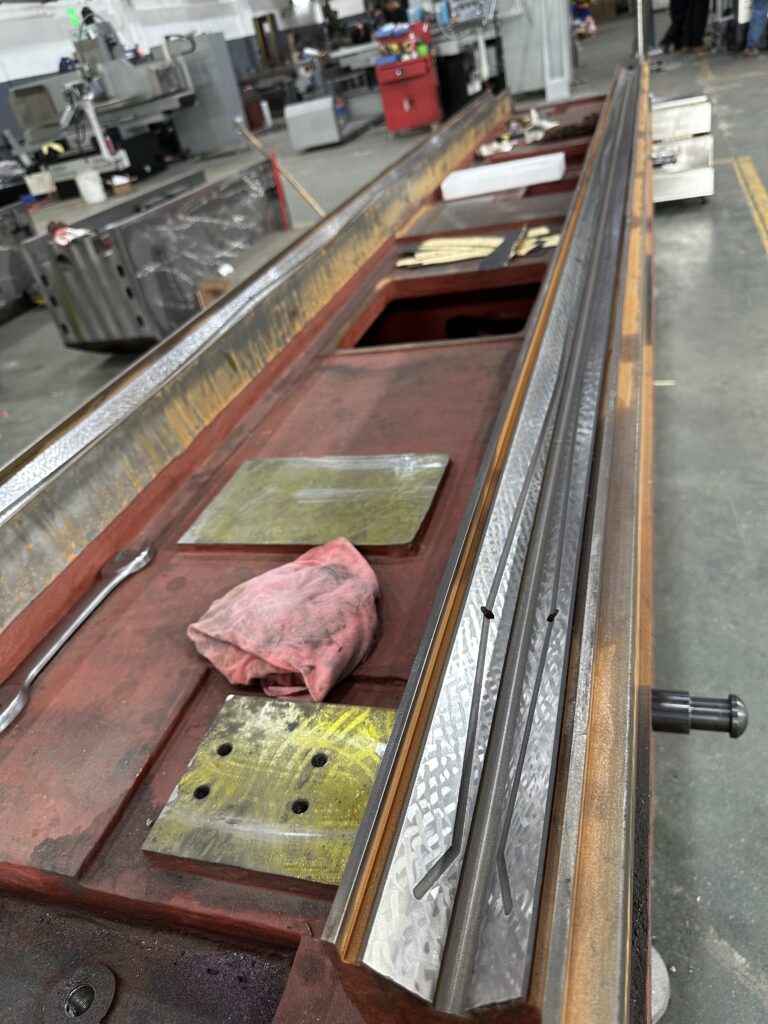 high rigidity grinding machine structure