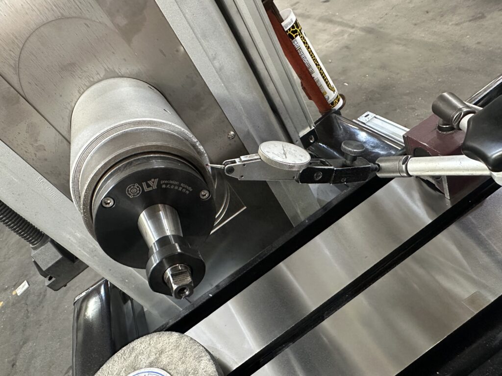 Spindle cooling system maintaining thermal stability in precision grinding machine