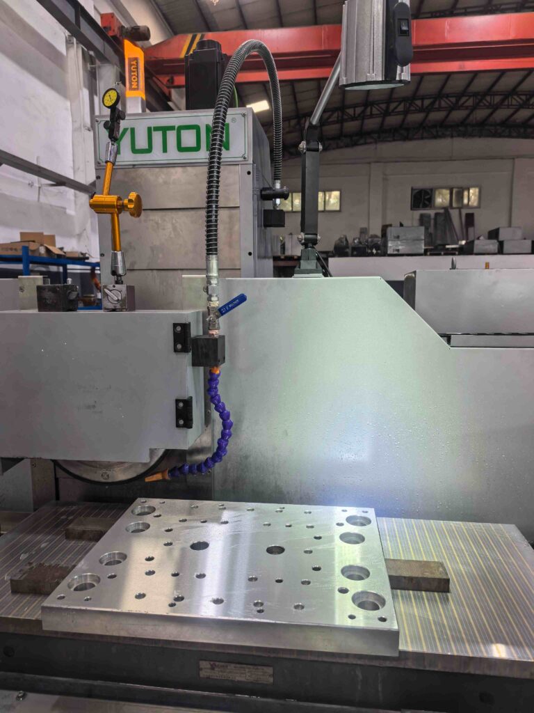 cnc grinding machine manufacturer in China producing precision equipment