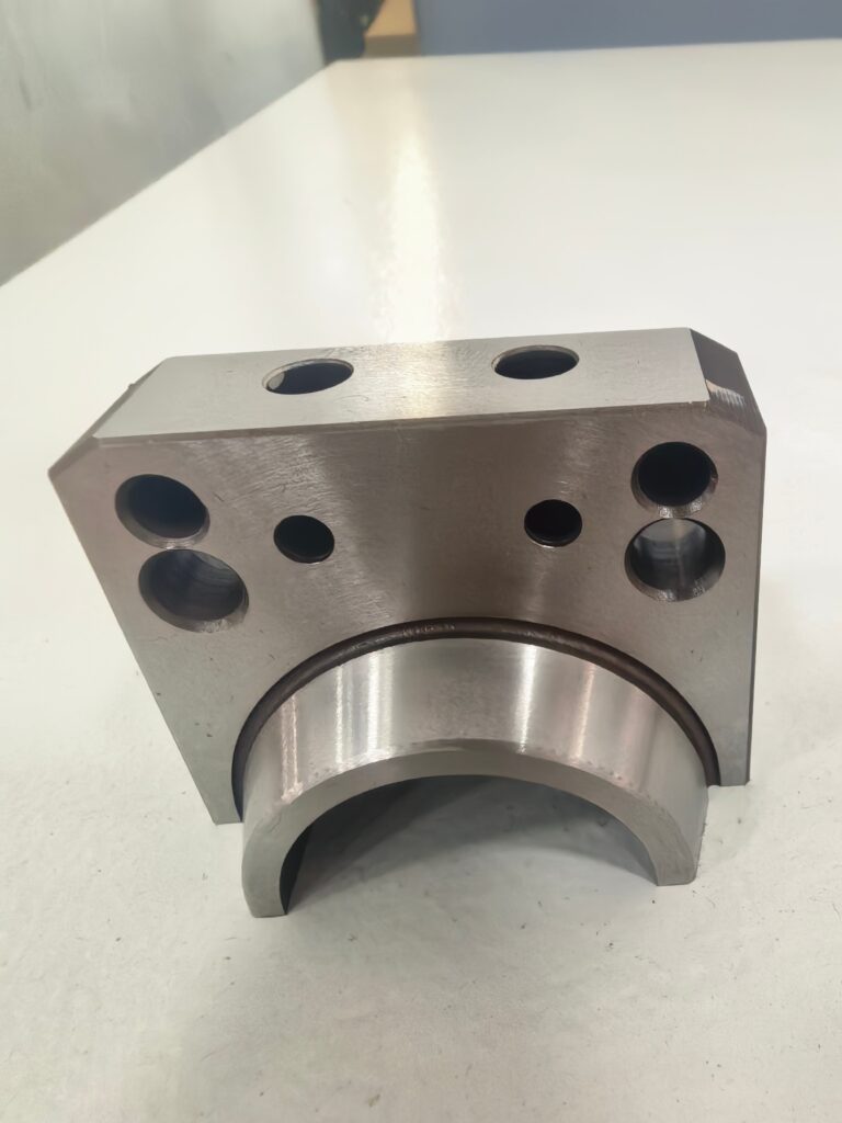 CNC grinding machine factory China producing industrial equipment