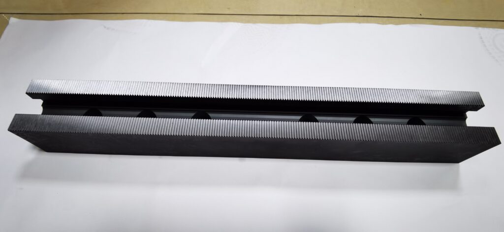 Finished groove workpieces processed with YUTON manual groove grinding machine
