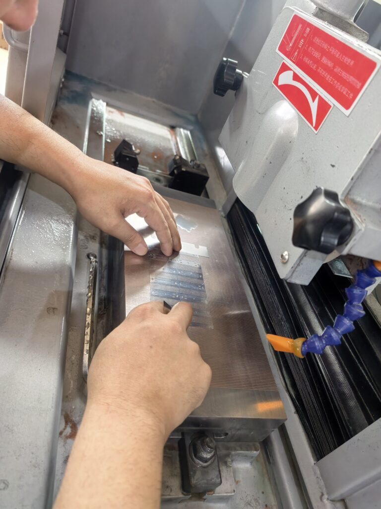 YUTON YT-450G manual surface grinder processing 0.05mm ultra-thin tungsten steel with 0.001mm precision