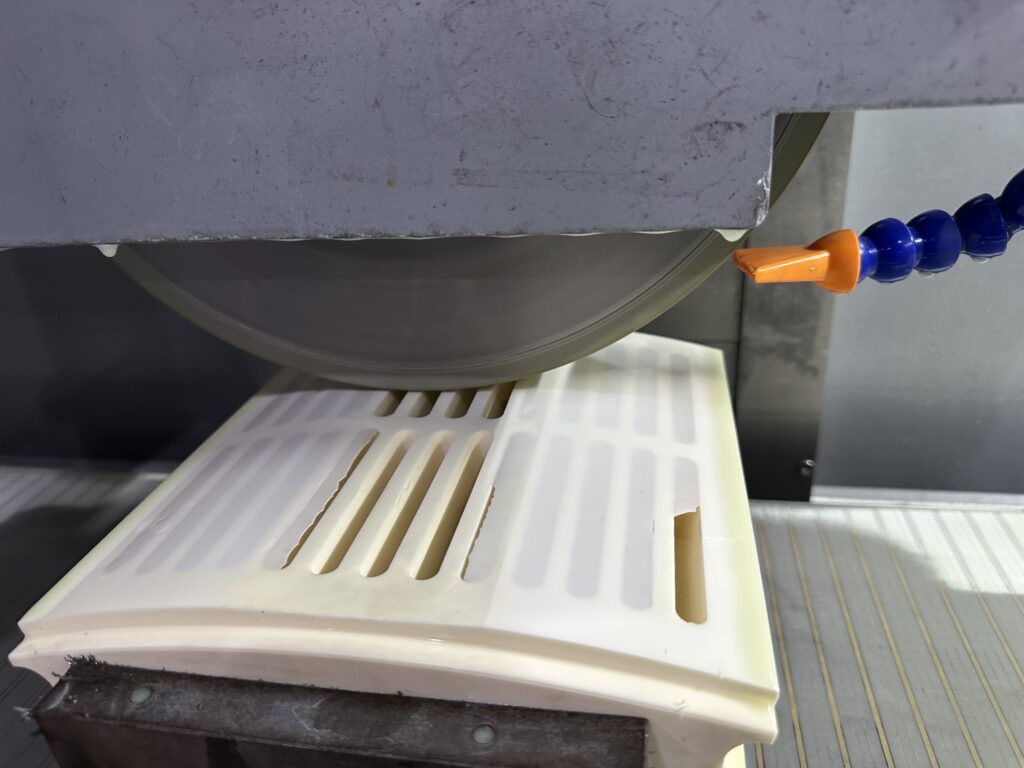 CNC vs manual surface grinder comparison highlighting automated CNC grinding performance