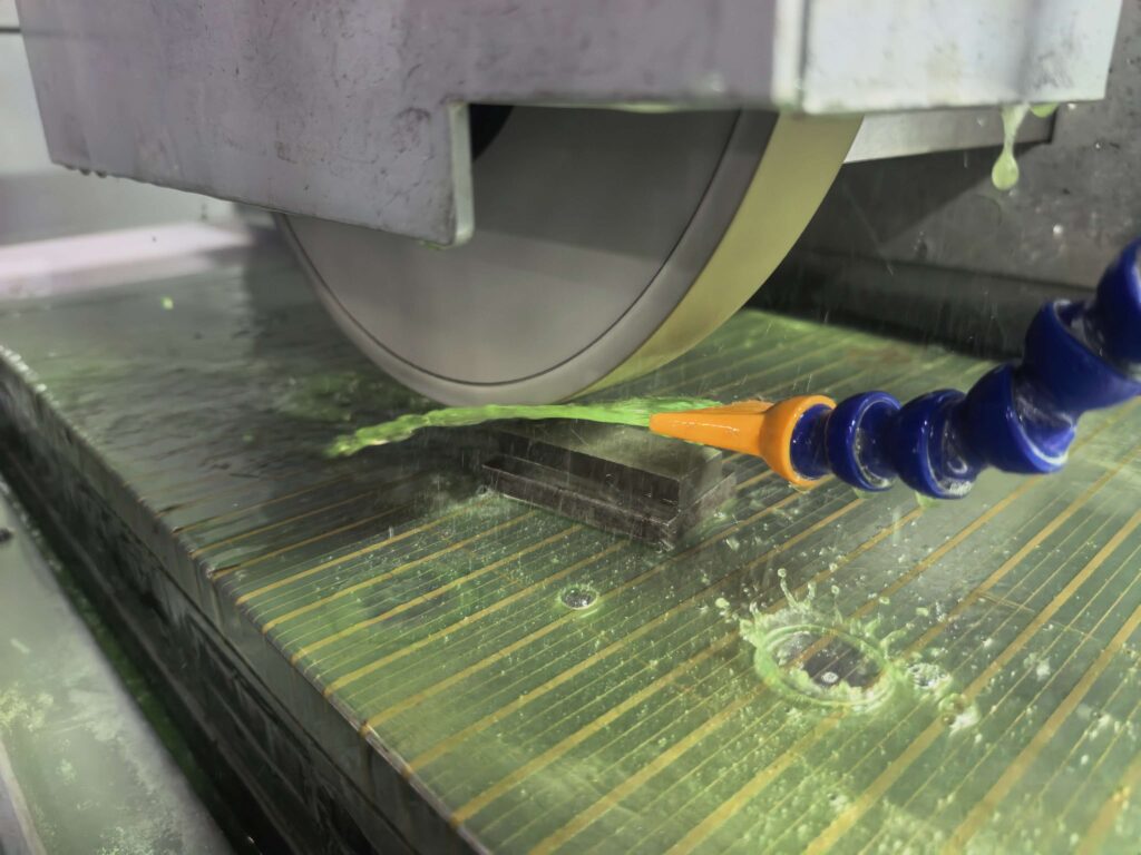 Surface grinder using ceramic grinding wheel for precision machining