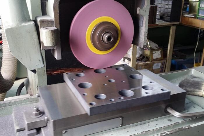YUTON surface grinder for precision machining of metal additive manufacturing parts